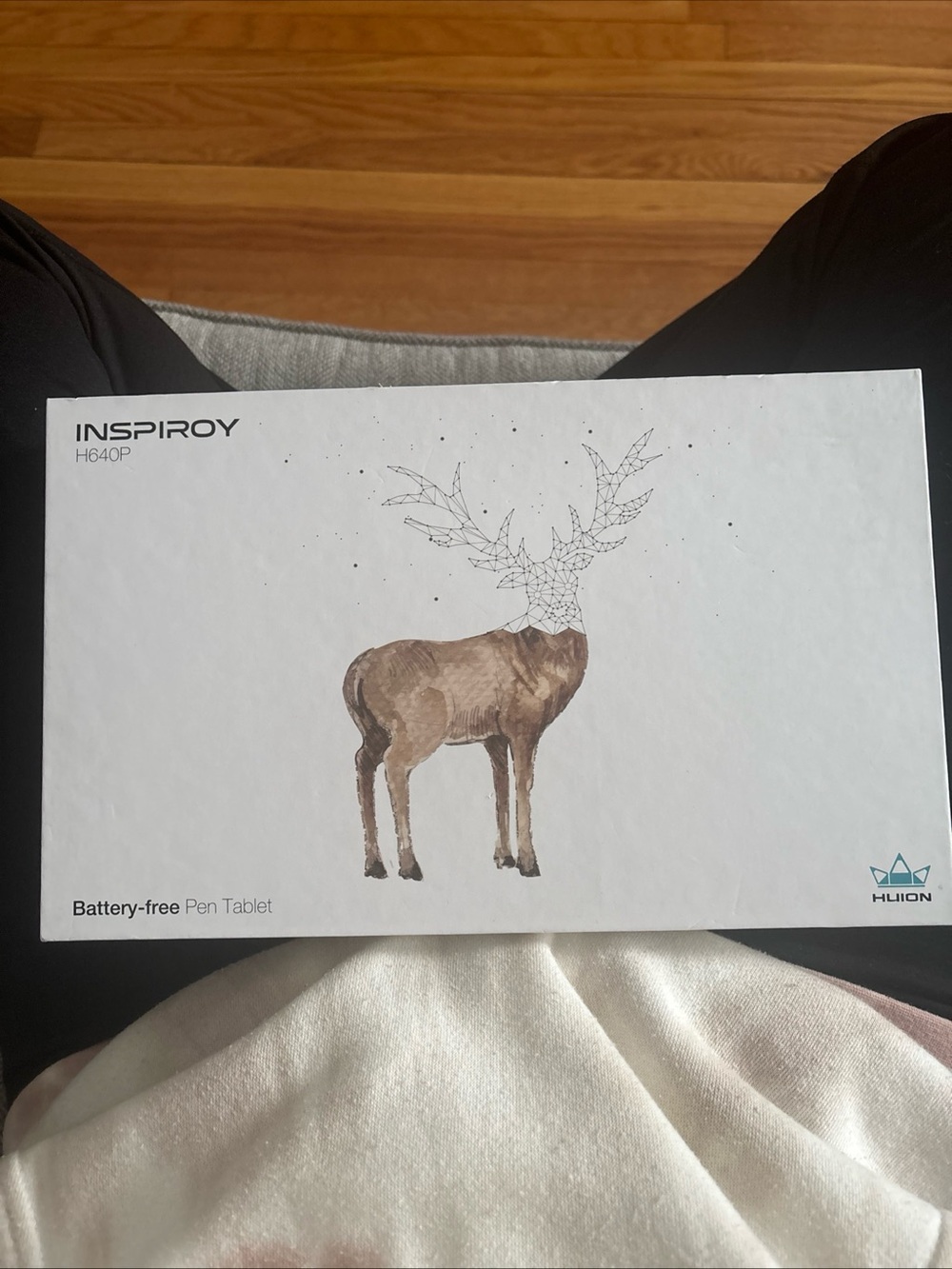 Huion Inspiroy H640P Battery-Free Pen Tablet - White Box with Deer Graphic - Picture 2 of 3